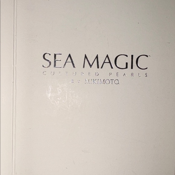 Elegant Pearl Bracelet - Picture 5 of 6